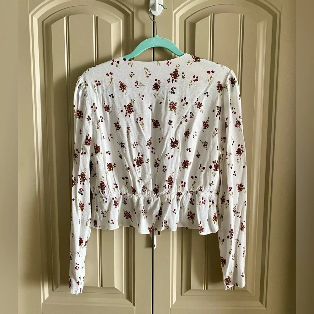 Aritzia Sunday Best White Floral Crop Top with Tie Front - Picture 2 of 7